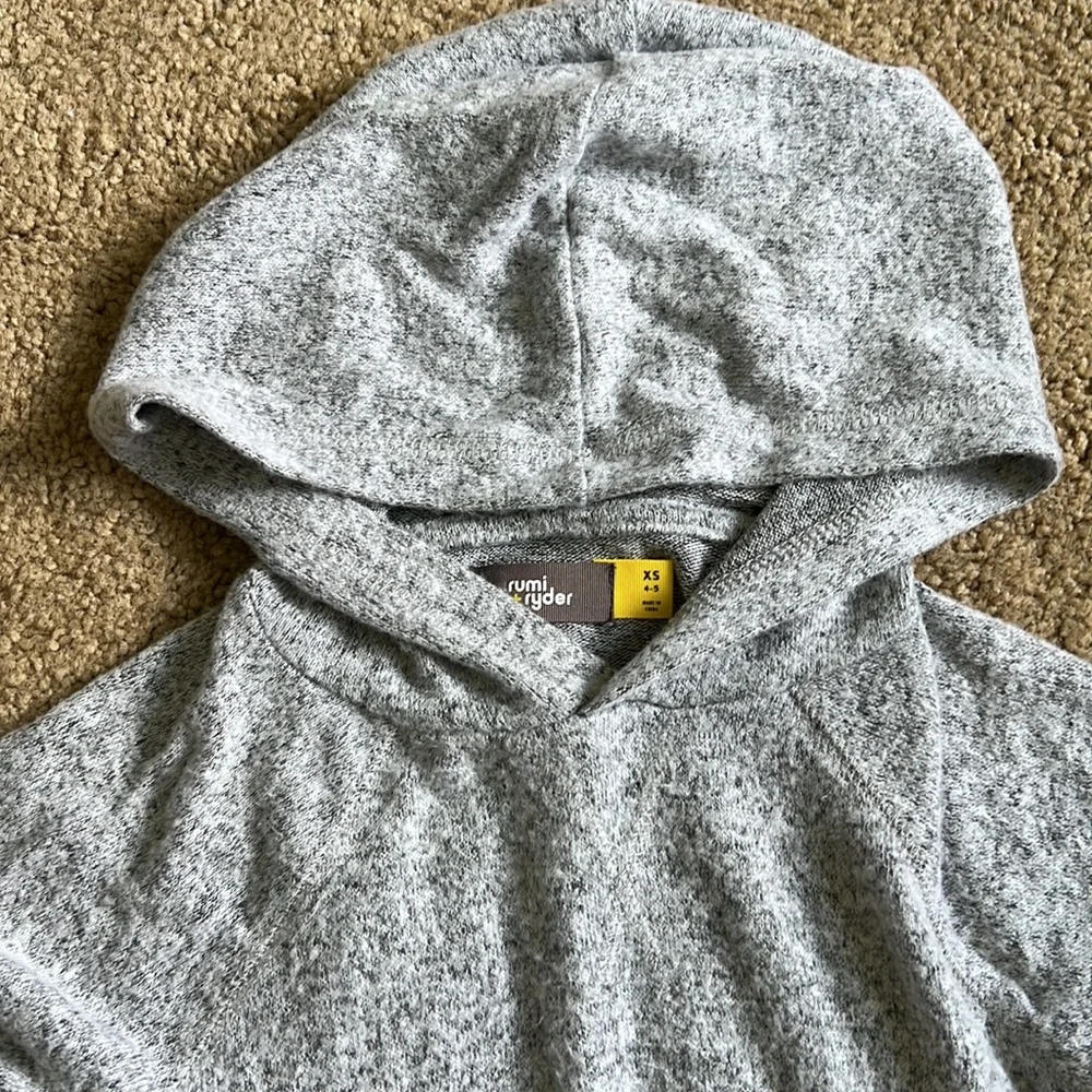 RUMI & RYDER | Lightweight Gray Hooded Sweater - Picture 2 of 5